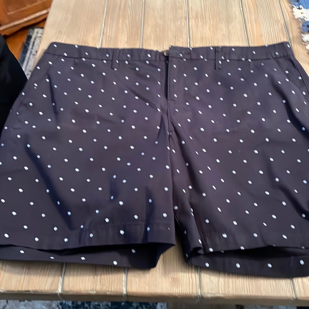 Women’s Old Navy navy polka dot shorts NWT